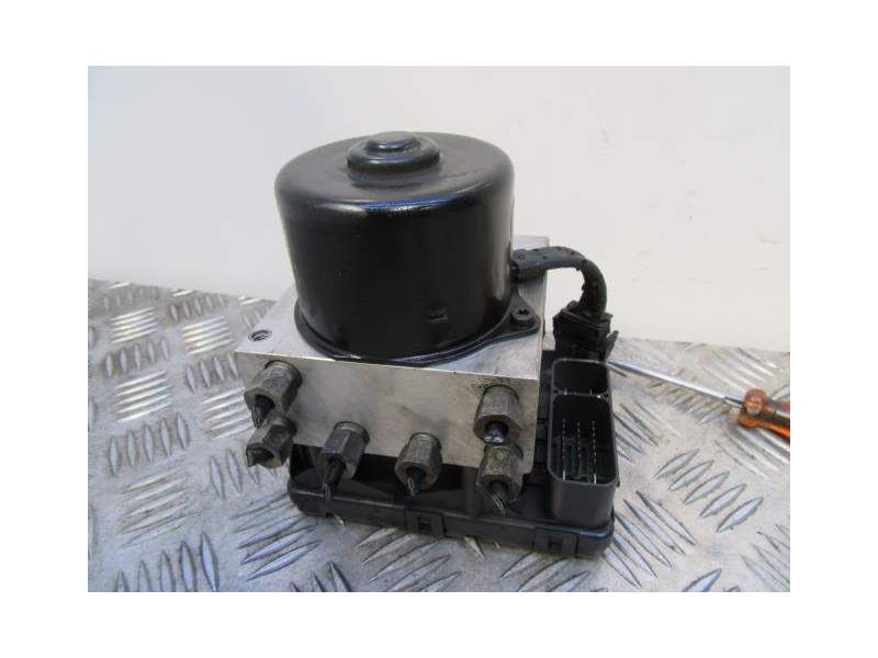 Recambio de abs para chrysler voyager 2.5 td referencia OEM IAM 04686702AC A  