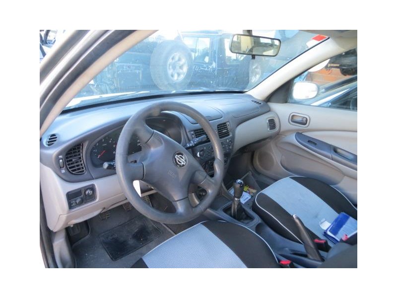 nissan almera del año 2000