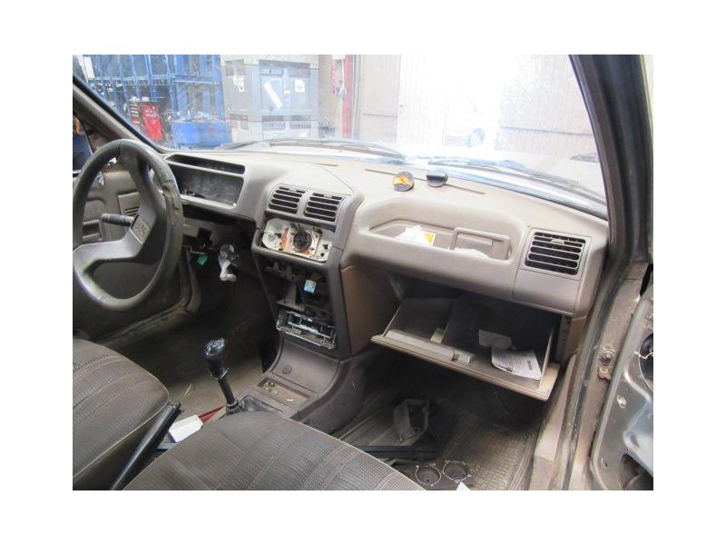 peugeot 205 del año 1987