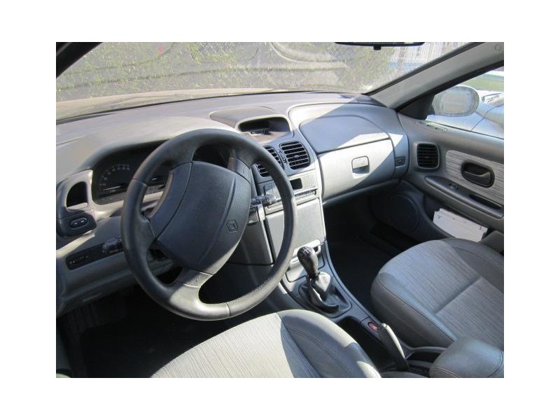 renault laguna del año 2000