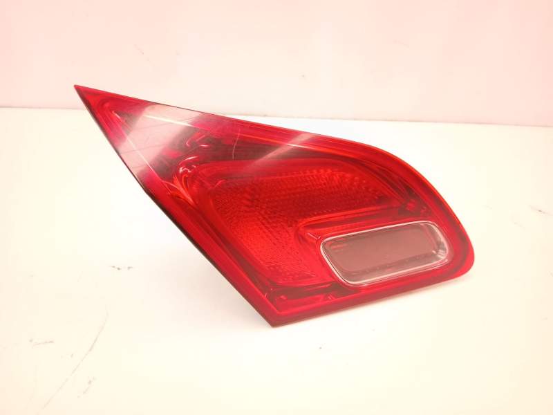 Recambio de piloto porton izquierdo para opel astra j (p10) 1.7 cdti (68) referencia OEM IAM 13306455  