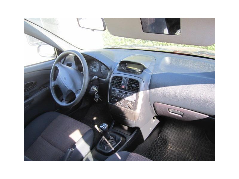 mitsubishi carisma del año 2000