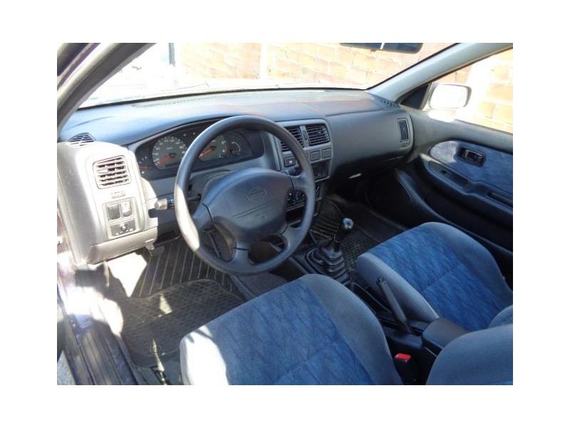 nissan almera del año 2000