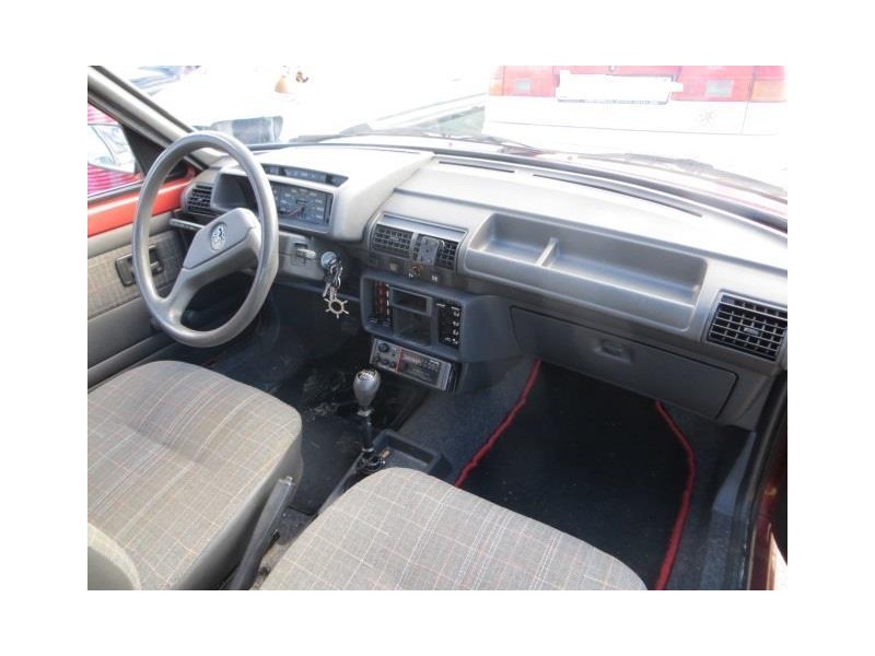 peugeot 205 del año 1987