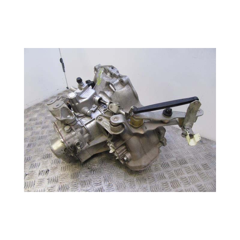 Recambio de cambio 5v (td/tdi) : opel corsa : 1.3 td (69,34cv) [2004] para opel corsa 1.3 td referencia OEM IAM 12992510  