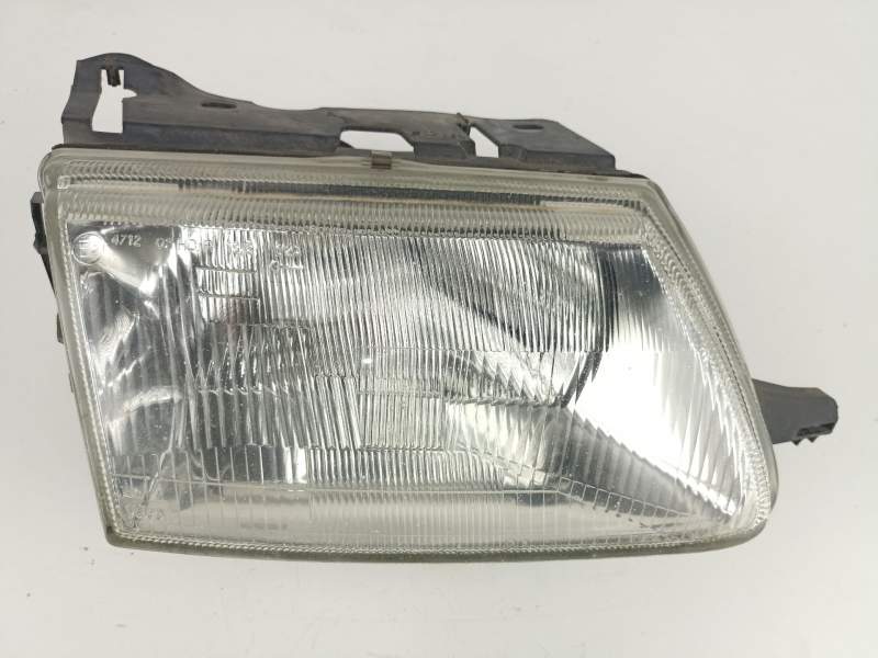 Recambio de faro derecho para citroën saxo 1.1 referencia OEM IAM 6205N5  