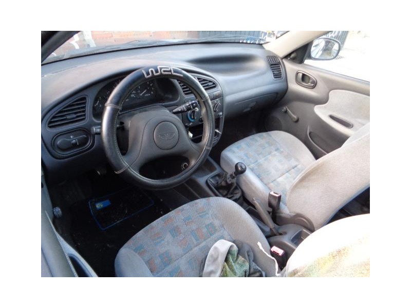 daewoo lanos del año 1999