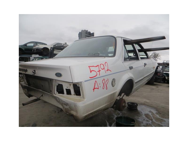 ford orion del año 1988