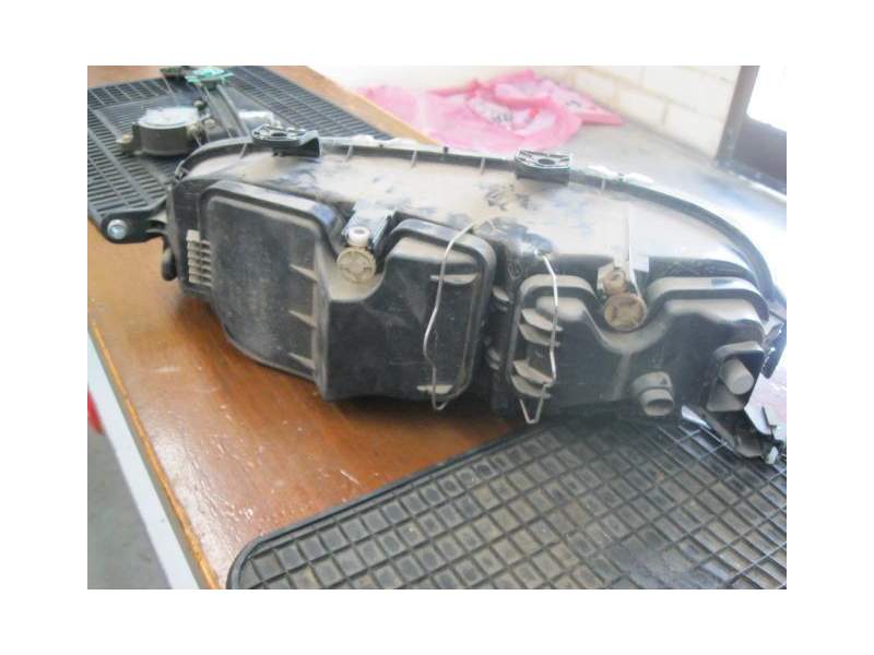 Recambio de faro derecho para fiat punto a referencia OEM IAM 46818648  