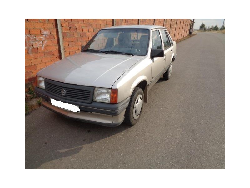 opel corsa del año 1990