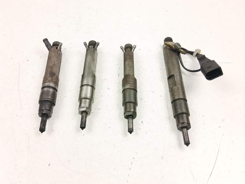 Recambio de inyectores juego para seat leon (1m1) 1.9 tdi referencia OEM IAM 028130202P 038130201S 0432193696