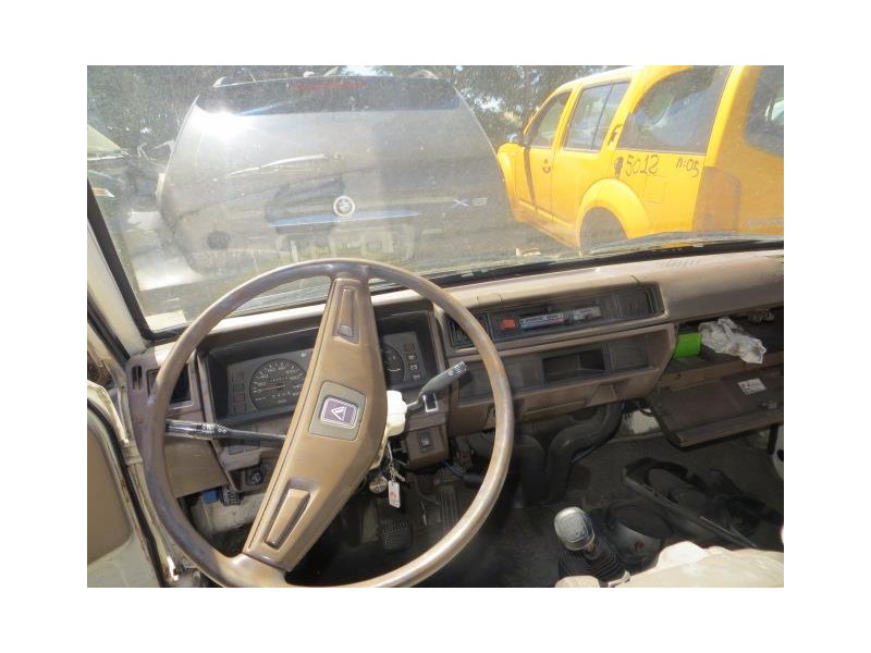 nissan vanette del año 1985