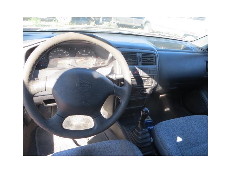 nissan almera del año 1999