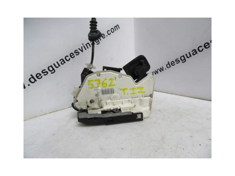 Recambio de cerradura puerta trasera izquierda para volkswagen golf 1.6 td referencia OEM IAM 5K4839015Q  