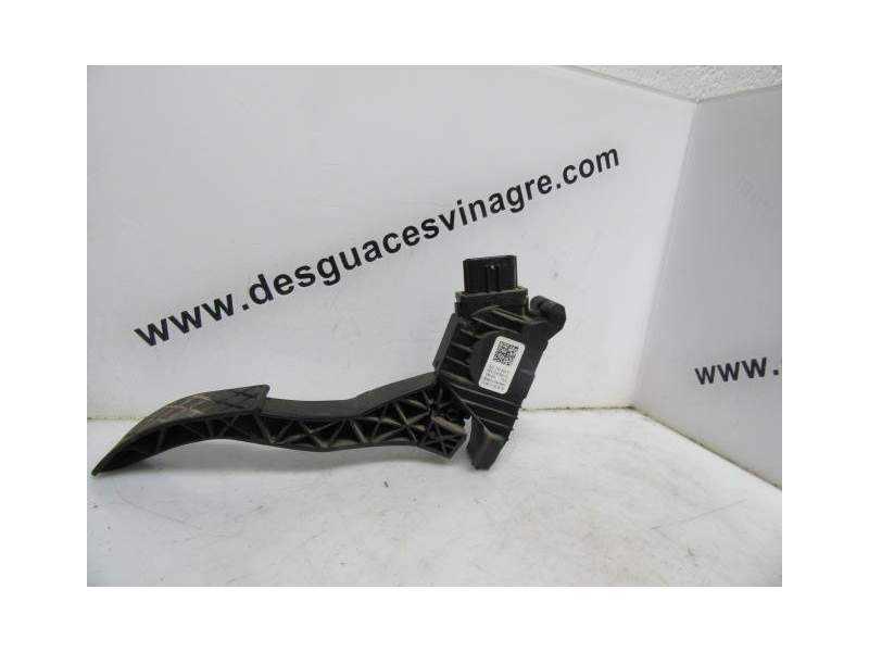 Recambio de potenciometro aceleracion para volkswagen golf 1.6 td referencia OEM IAM 5Q1723503F  