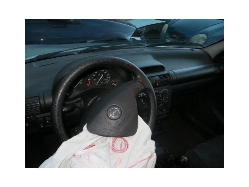opel corsa del año 2000