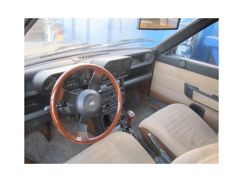 alfa romeo 33 del año 1985