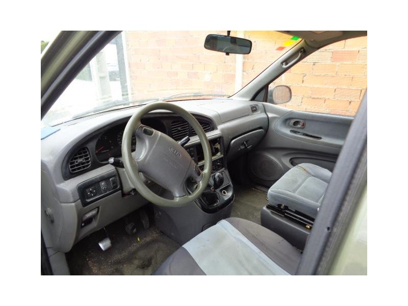 kia carnival del año 2000