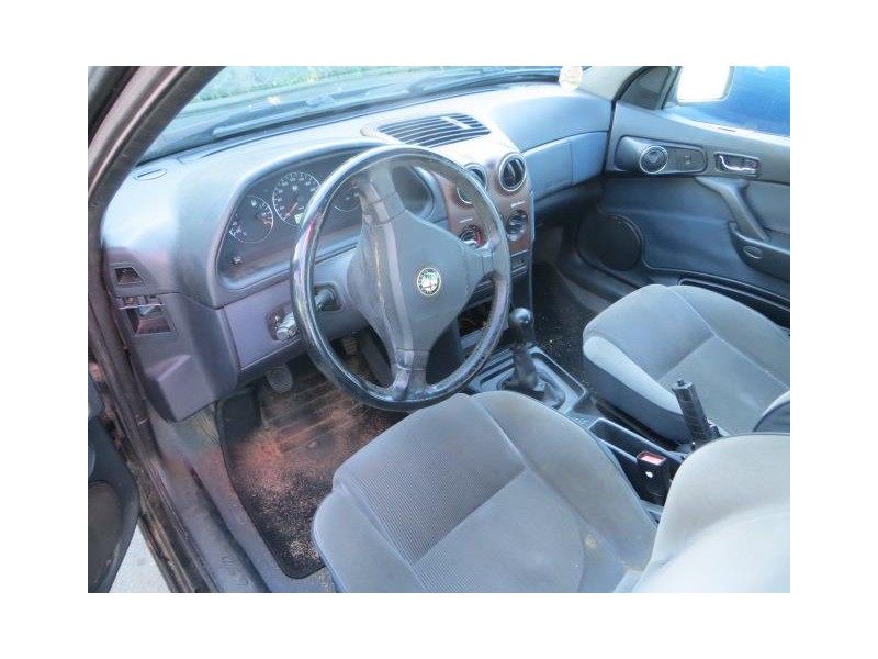 alfa romeo 146 del año 2000