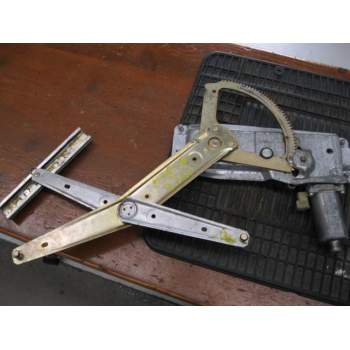 ELEVALUNAS DELANTERO DERECHO ELECTRICO 