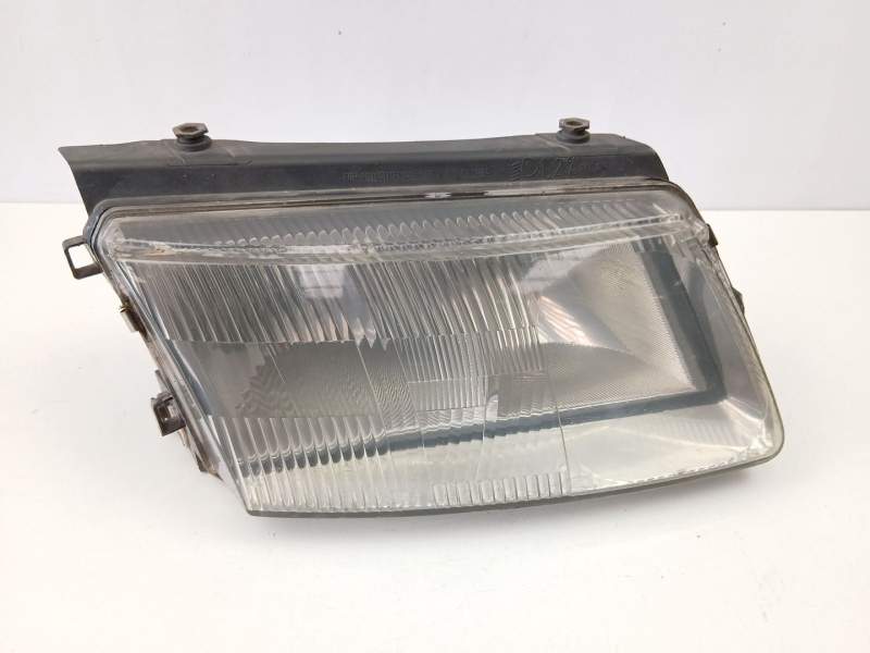 Recambio de faro derecho para volkswagen passat b5 (3b2) 1.9 tdi referencia OEM IAM 3B0941018K  