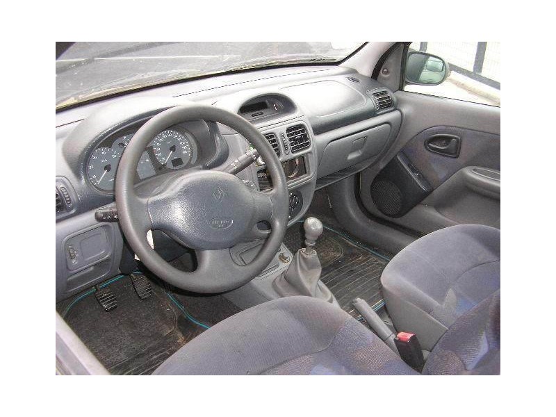 renault clio del año 2000