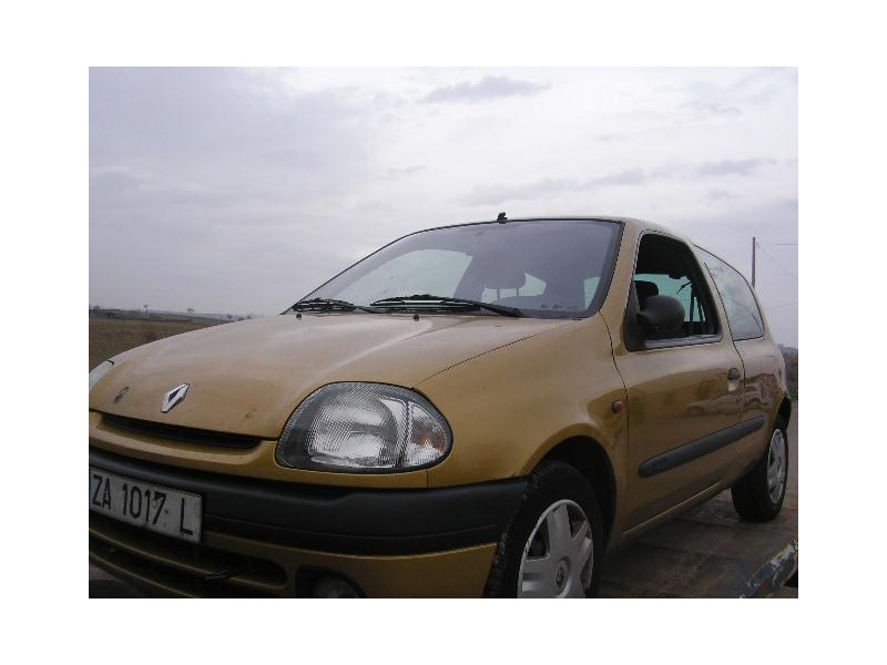 renault clio del año 2000