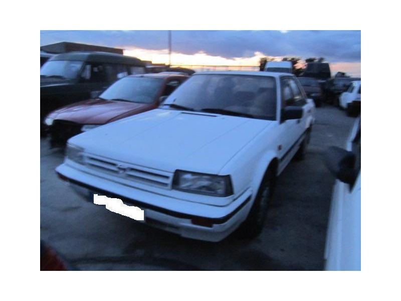 nissan bluebird del año 1990