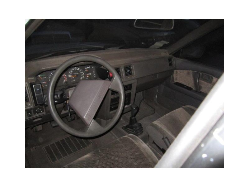 nissan bluebird del año 1990