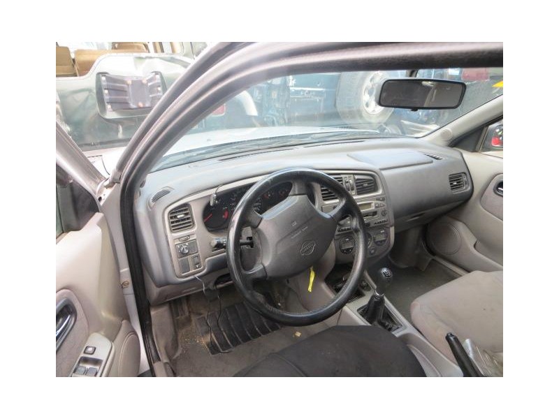 nissan primera del año 2000