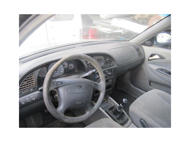 daewoo nubira del año 2000