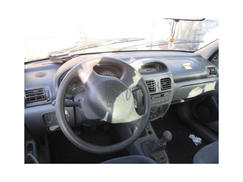 renault clio del año 2000