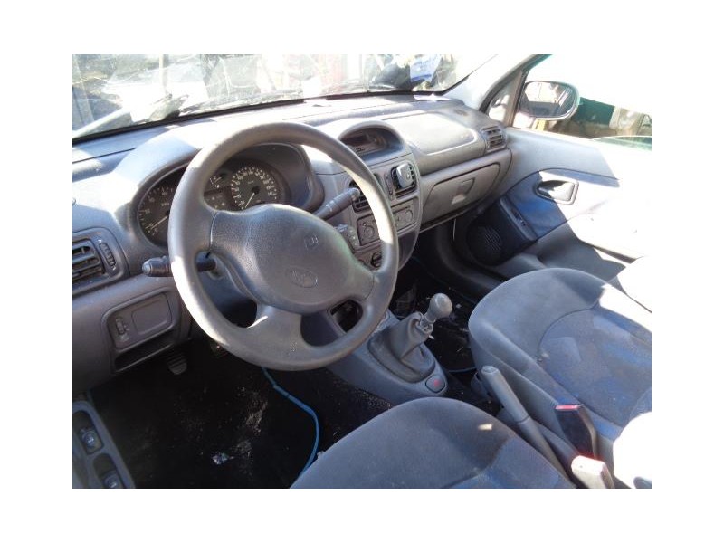 renault clio del año 2000