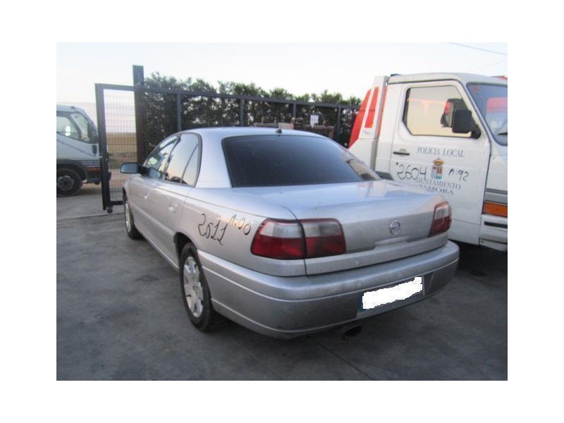 opel omega del año 2000