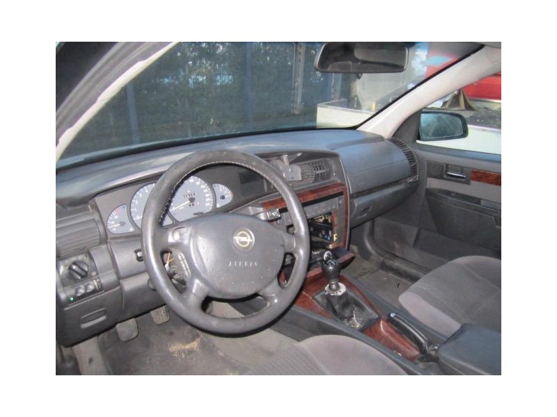 opel omega del año 2000