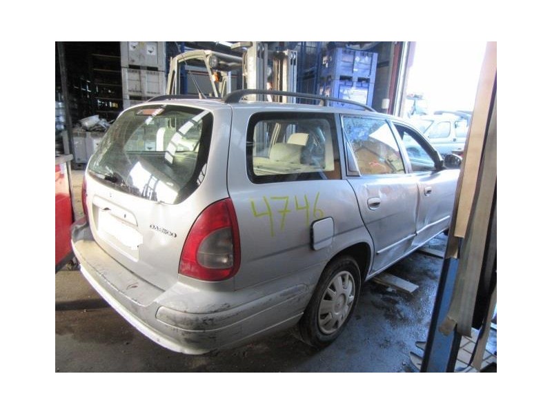 daewoo nubira del año 2000