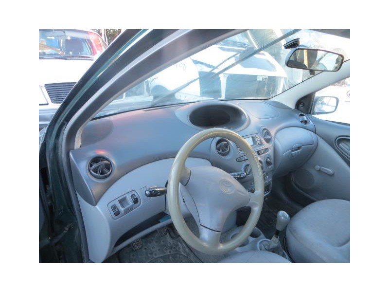 toyota yaris del año 1999