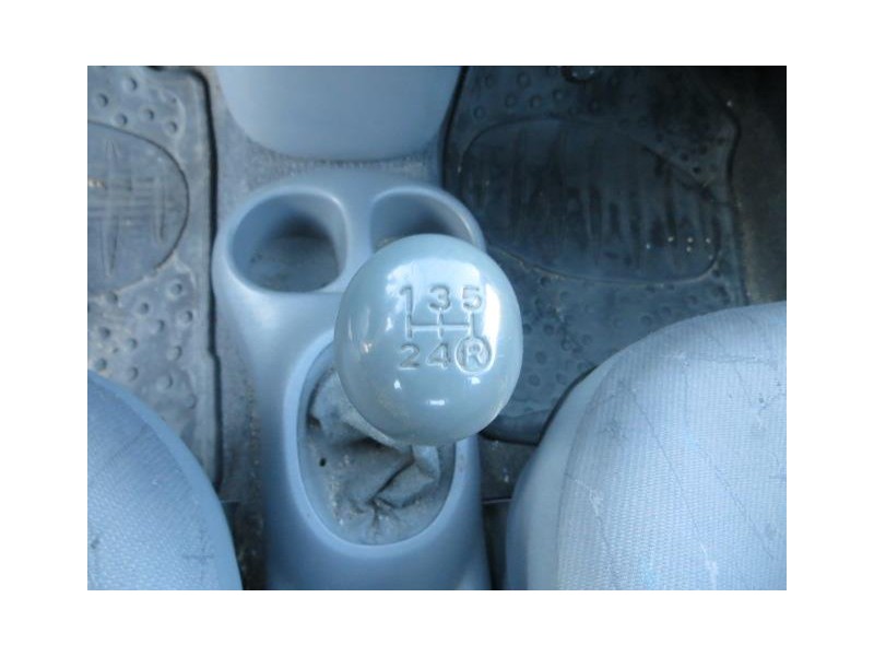 toyota yaris del año 1999