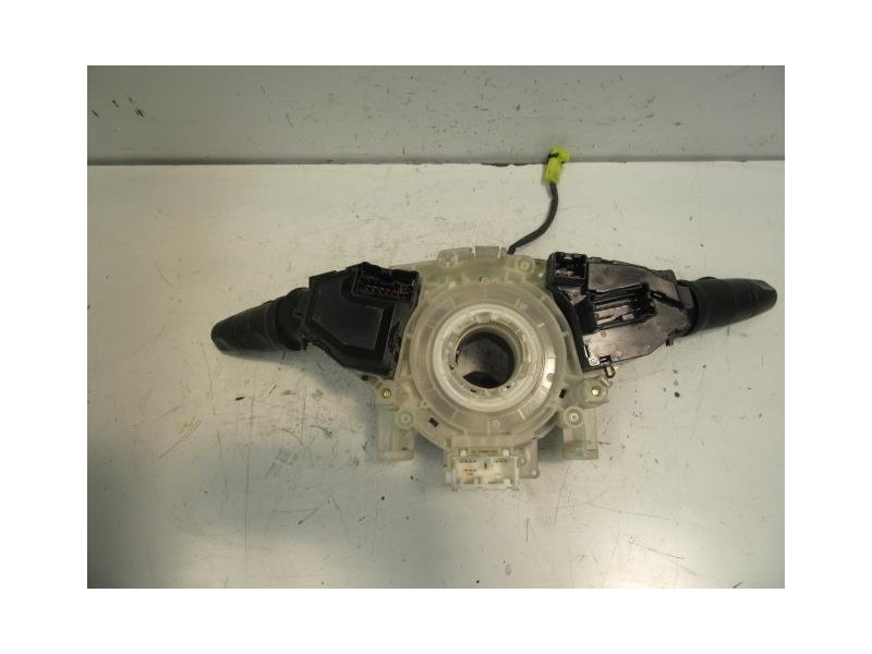 Recambio de mando luces y limpias : nissan almera : 1.8 g tino (115,57cv) [2006] para nissan almera 1.8 g tino referencia OEM IA