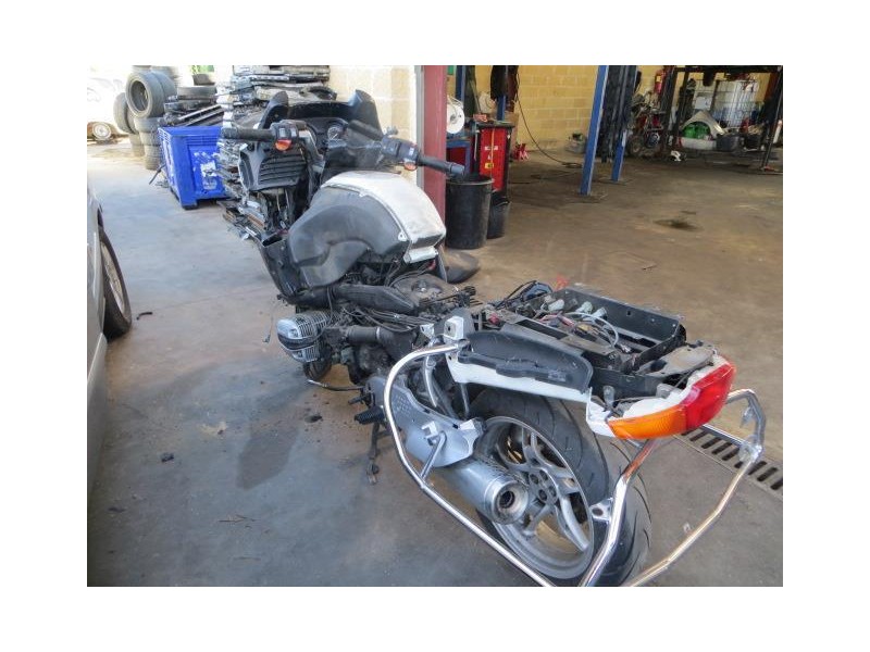 bmw serie r -g -85-2e-a g del año 2002