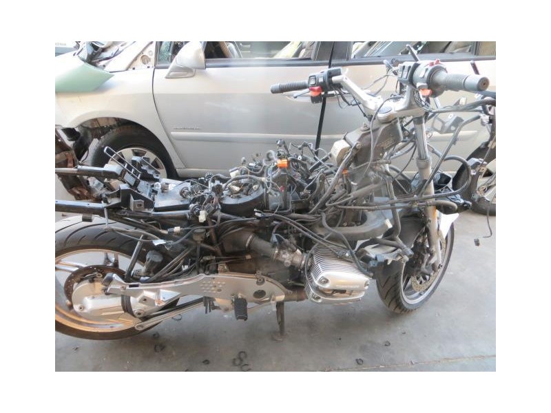 bmw serie r -g -85-2e-a g del año 2002