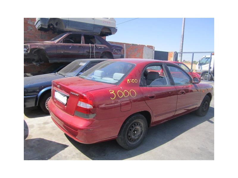 daewoo nubira del año 2000