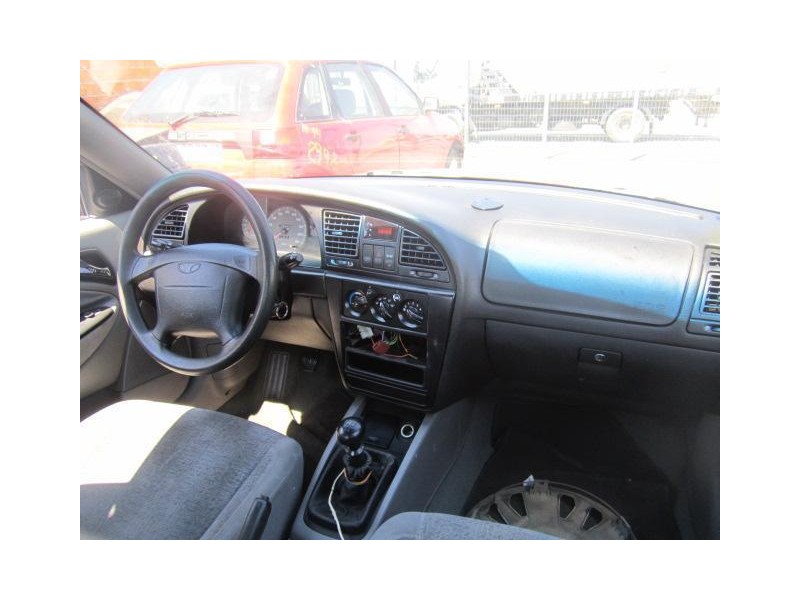 daewoo nubira del año 2000