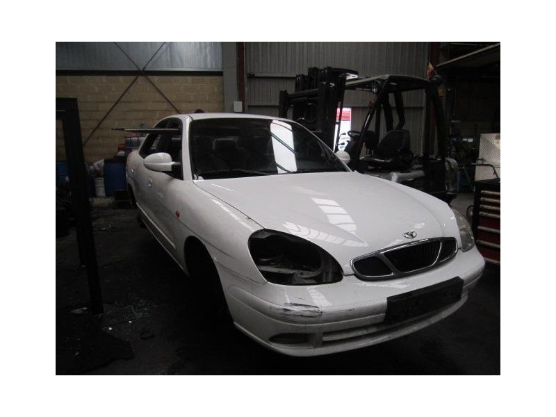 daewoo nubira del año 2000