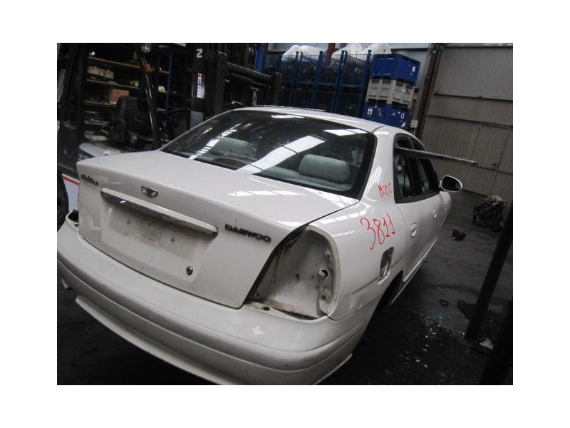 daewoo nubira del año 2000