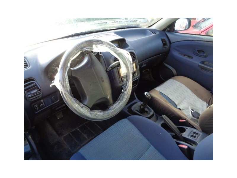 mitsubishi carisma del año 2000