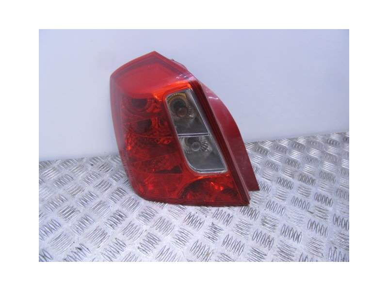 Recambio de piloto trasero izquierdo para chevrolet nubira 1.6 g referencia OEM IAM 0211002047  