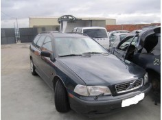 volvo v40 del año 2000