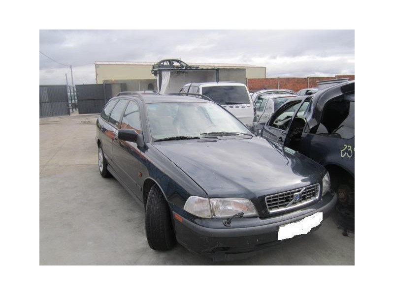 volvo v40 del año 2000