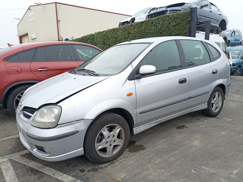 nissan almera tino (v10) del año 2004